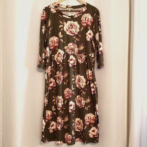Sweet Pea ¾ sleeve dress, olive floral pockets XL
